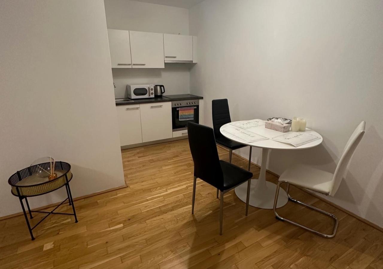 Cozy Two-Room Apartment Near Vic ウィーン エクステリア 写真